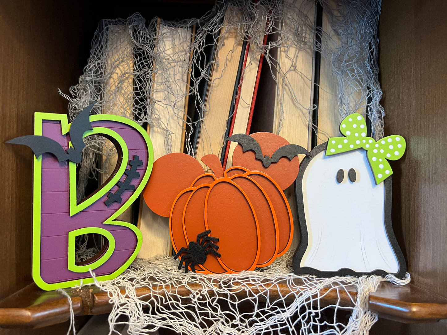 BOO! Shelf Sitter