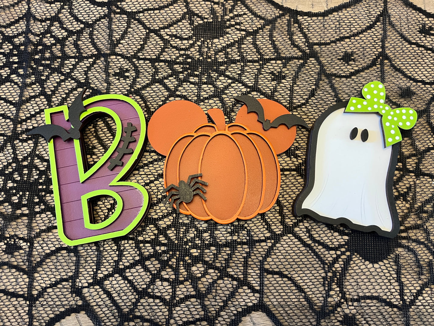 BOO! Shelf Sitter