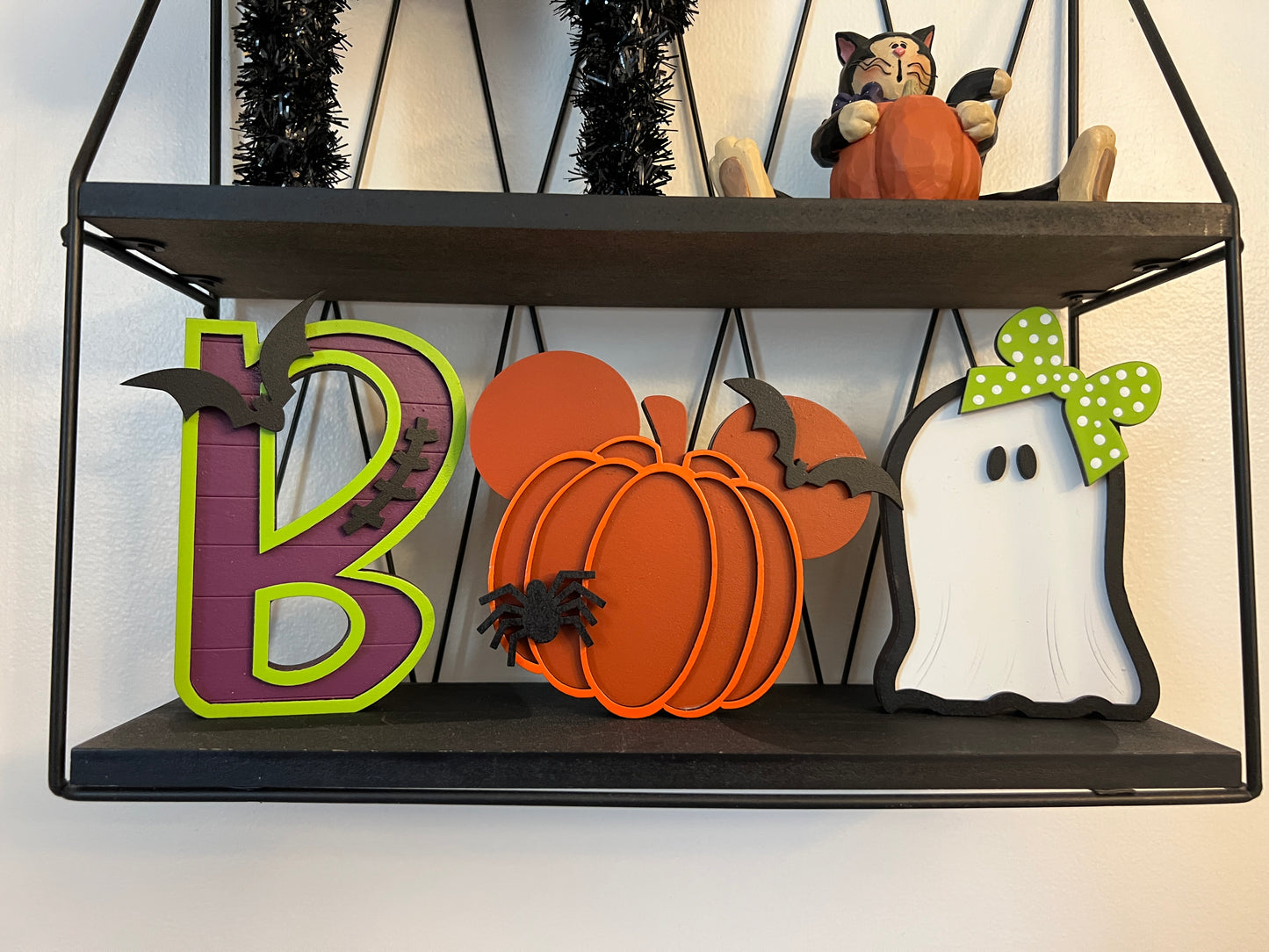 BOO! Shelf Sitter