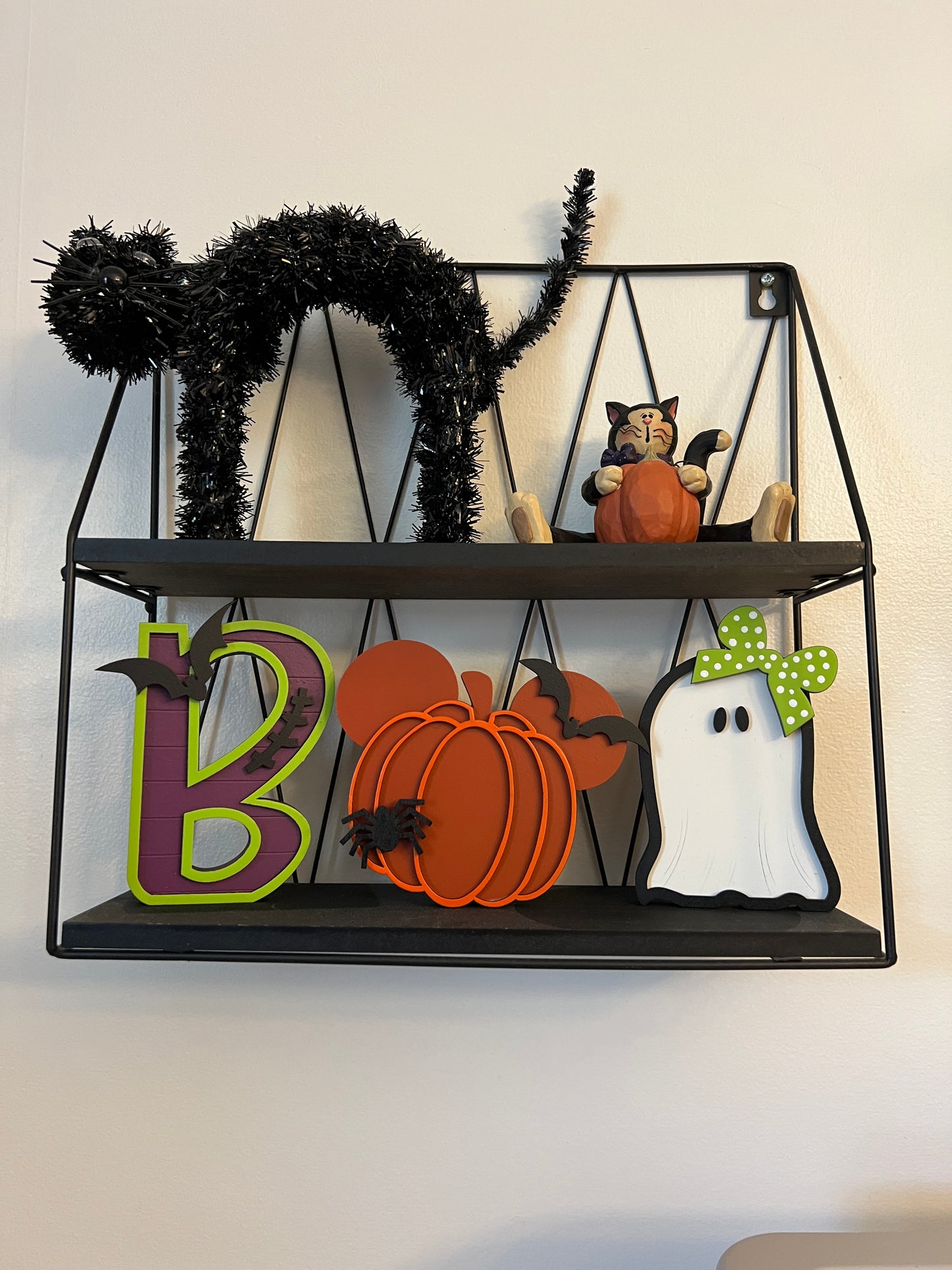 BOO! Shelf Sitter