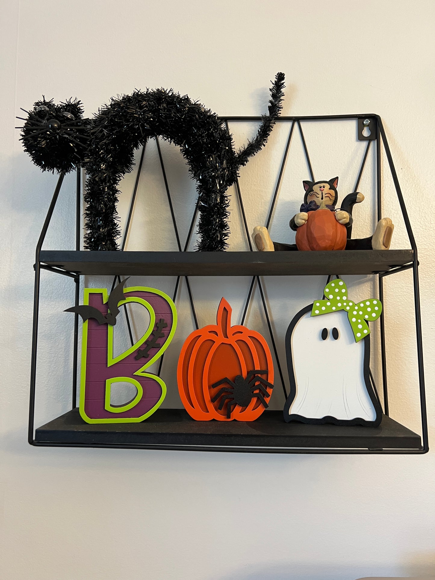 BOO! Shelf Sitter