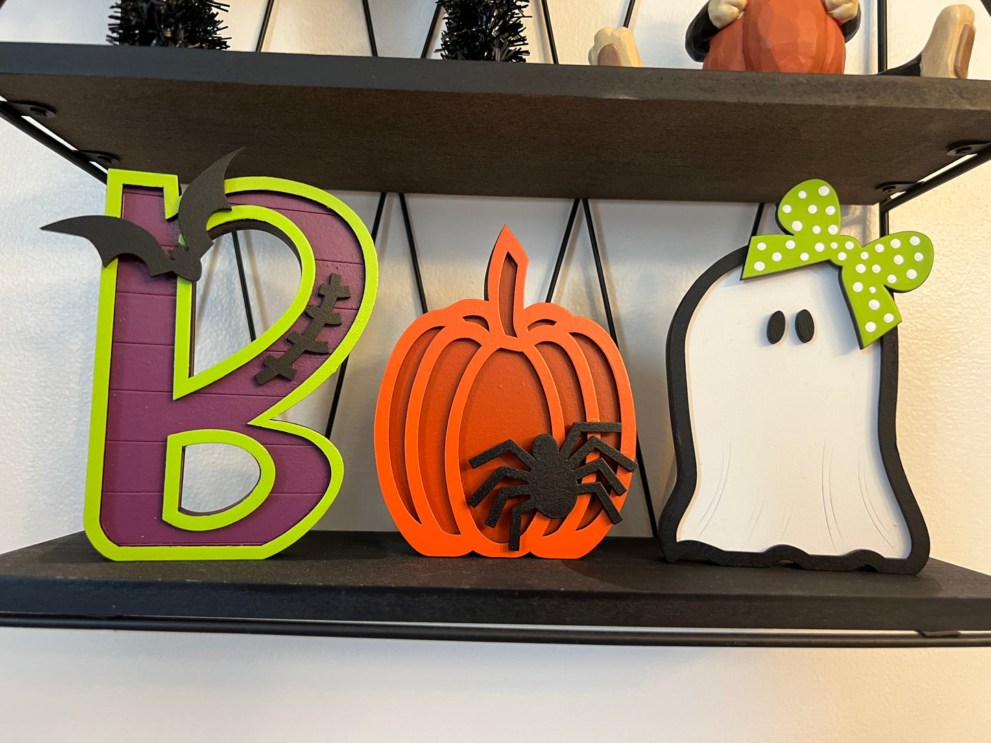 BOO! Shelf Sitter