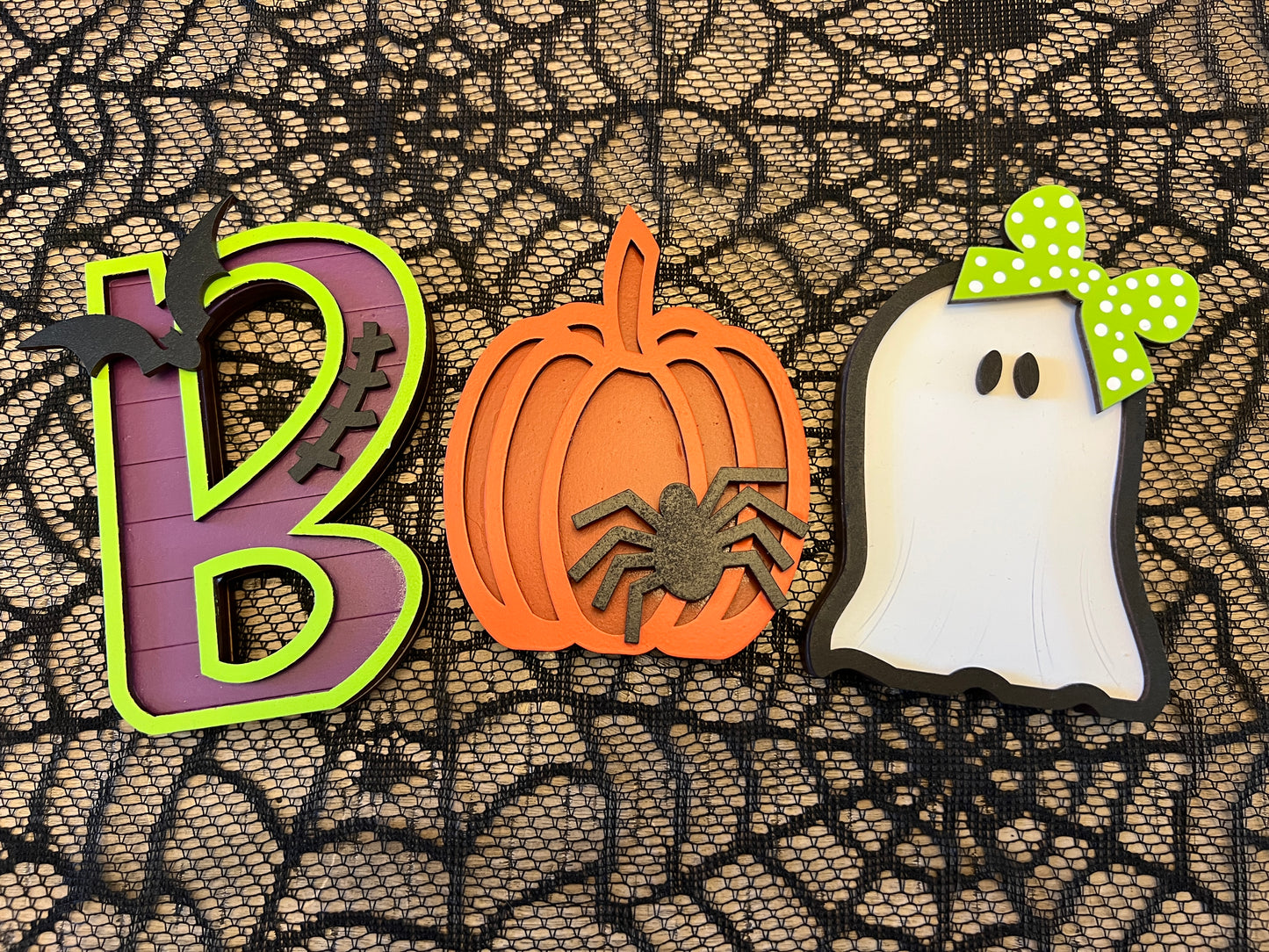 BOO! Shelf Sitter